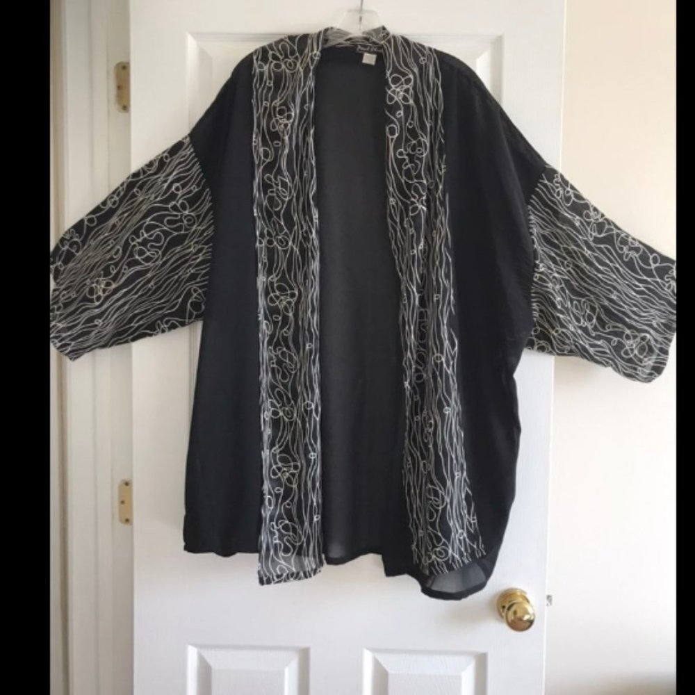 Kimono black and white